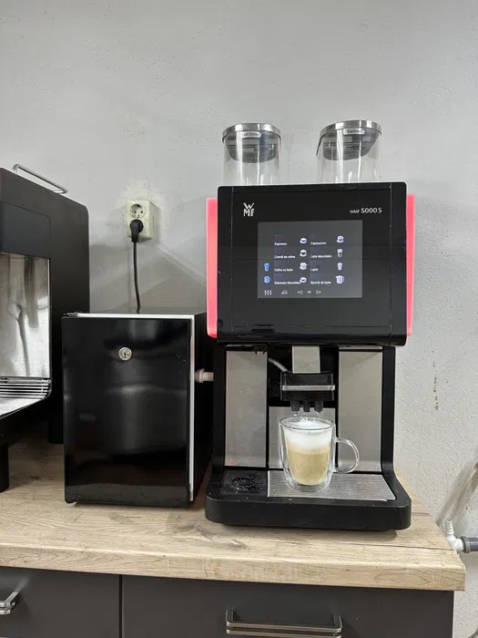 Aparat de Cafea Profesional WMF 5000S cu Frigider de Lapte Inclus – Factura si Garantie