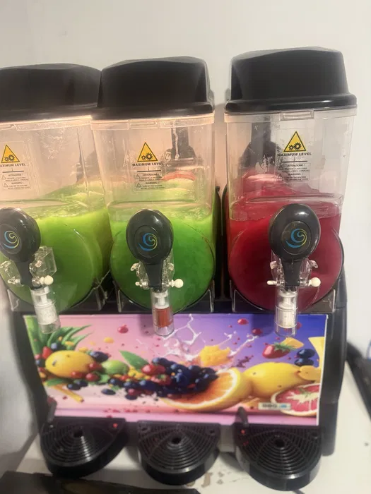 Aparat profesional de granita cu 3 cuve | Ideal pentru terase, cafenele si gelaterii - Imagine 3