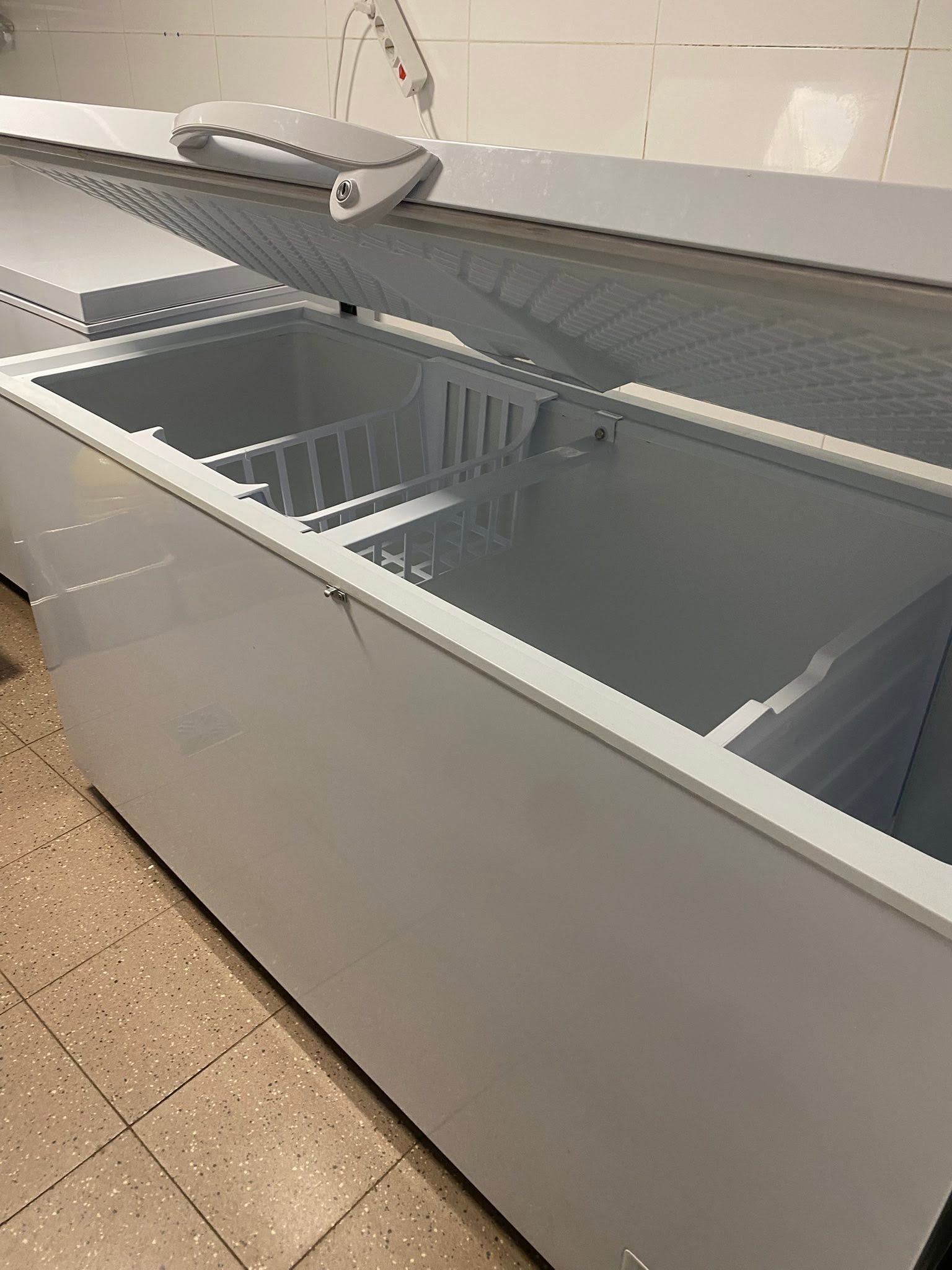 Lada Frigorifica Congelare Profesionala – Capacitate Mare pentru Restaurante, Magazine si HoReCa - Imagine 2