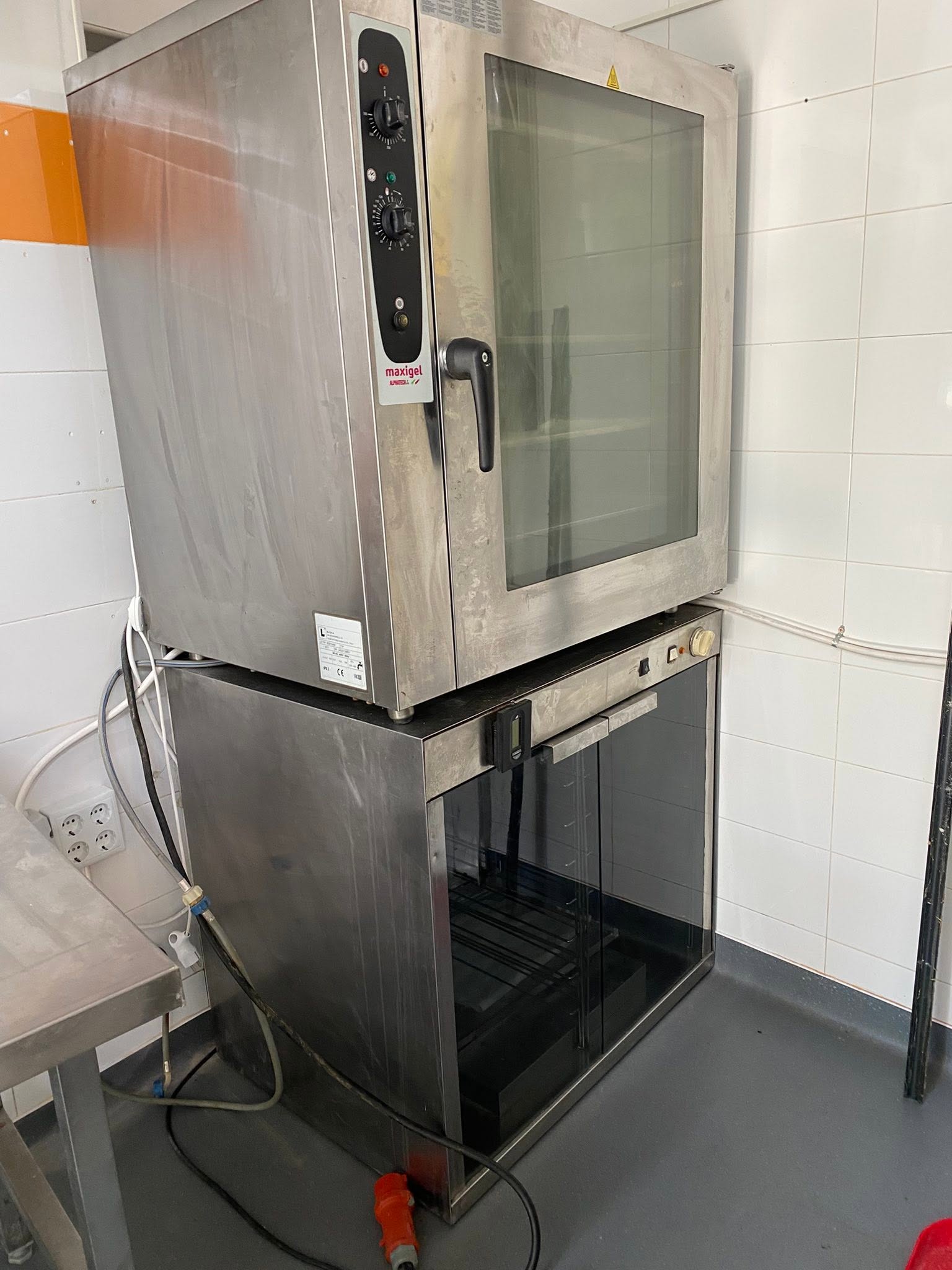 Cuptor Profesional cu Convectie Maxigel – Ideal pentru Patiserie, Pizzerie si Bucatarii HoReCa