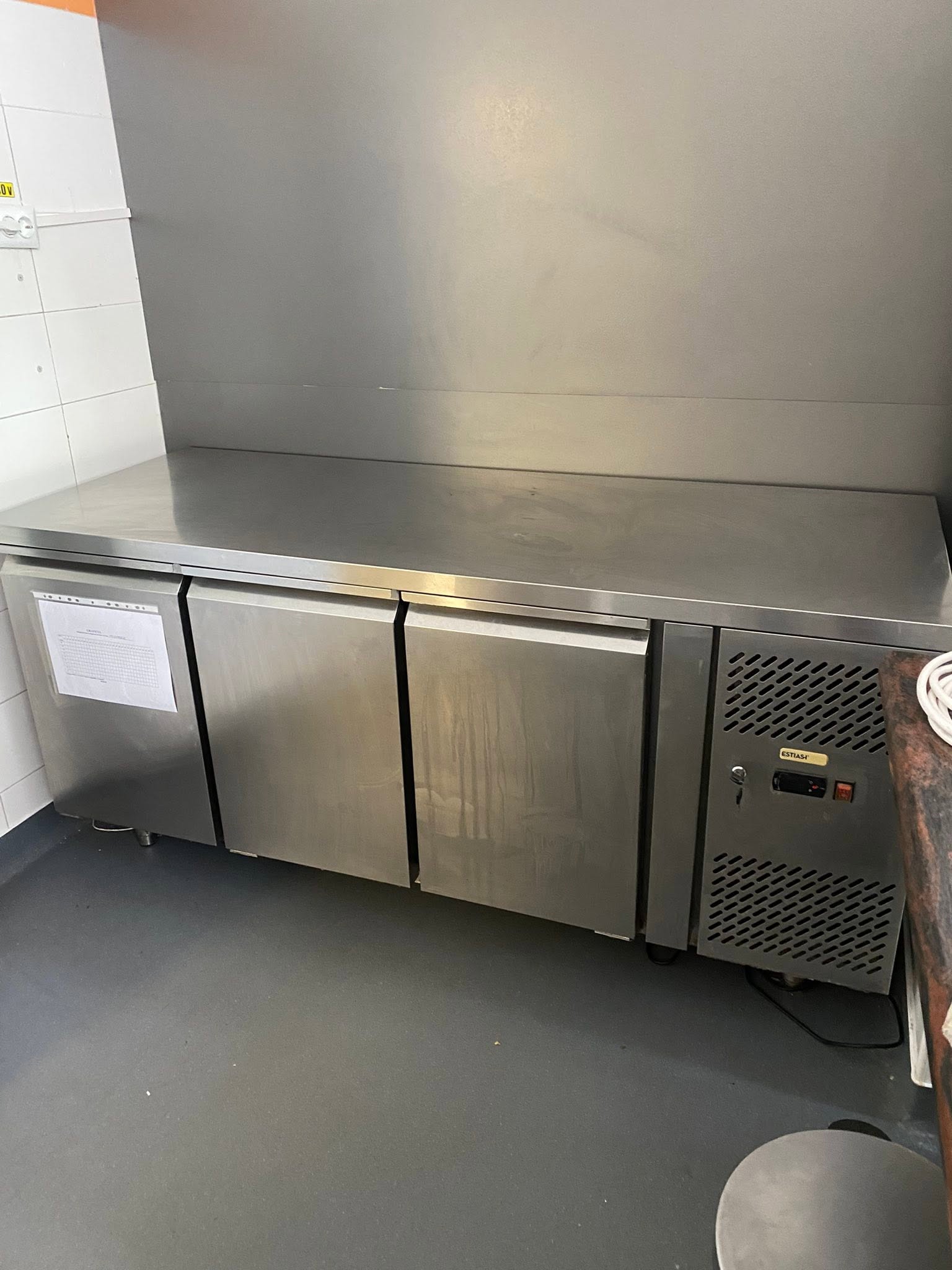 Masa Frigorifica Profesionala Estasi cu 3 Usi din Inox – Blat Refrigerat pentru Restaurante, Fast Food si Pizzerii