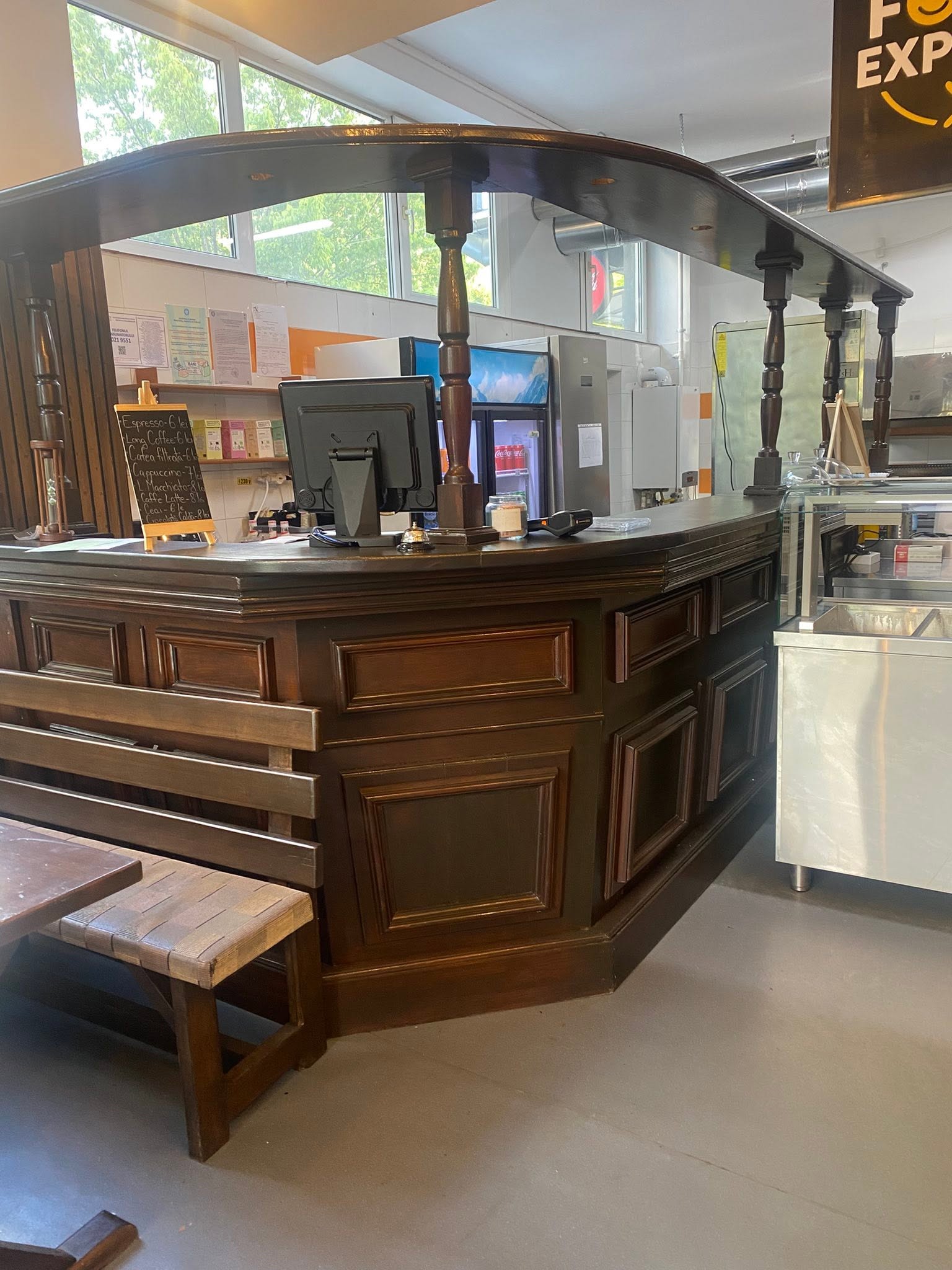 Bar Profesional din Lemn Masiv pentru Cafenea, Restaurant, Pub sau Bistro