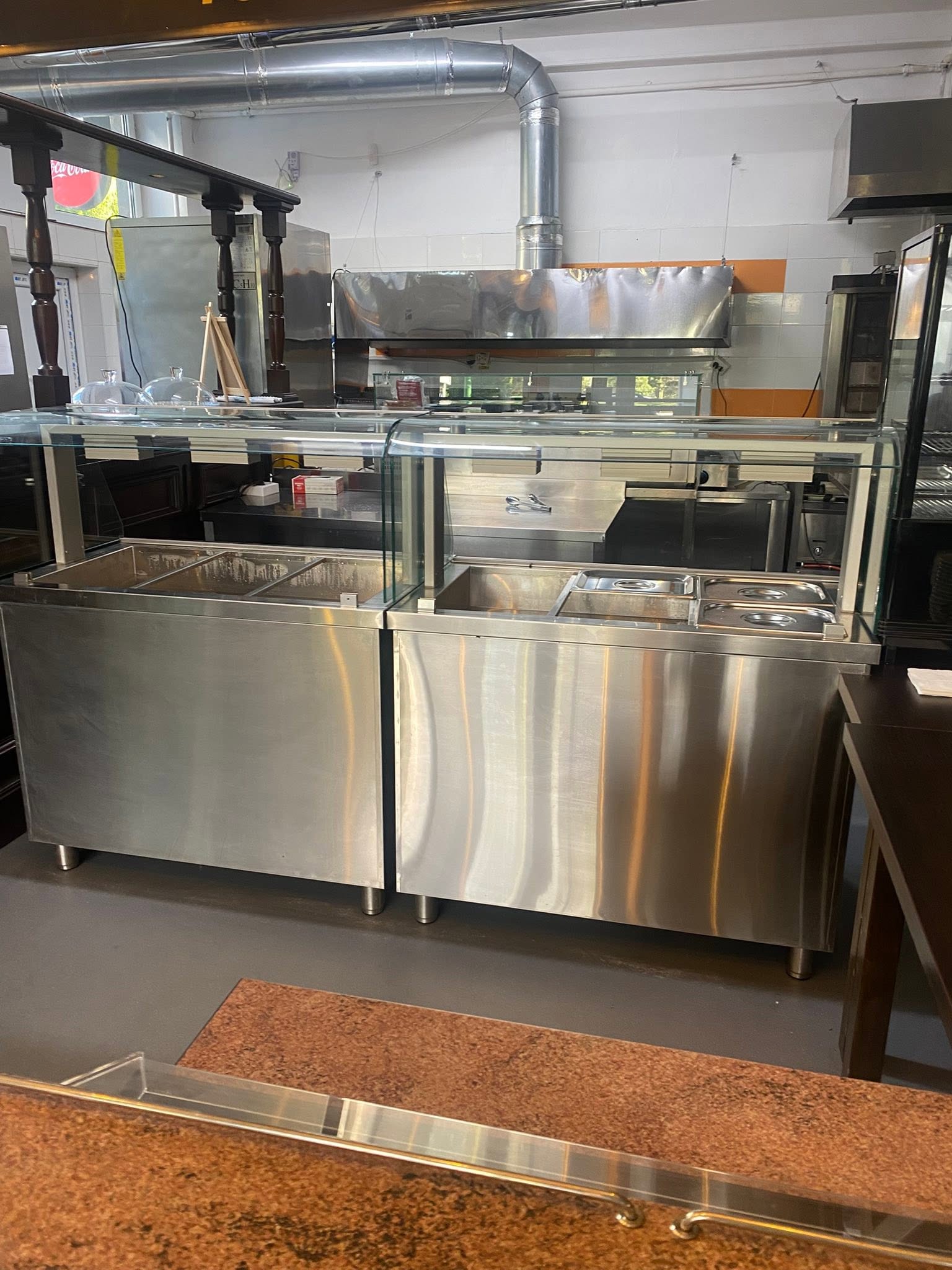 Vitrina Calda Profesionala Bain Marie cu Geam din Sticla – Echipament HoReCa pentru Autoservire si Catering