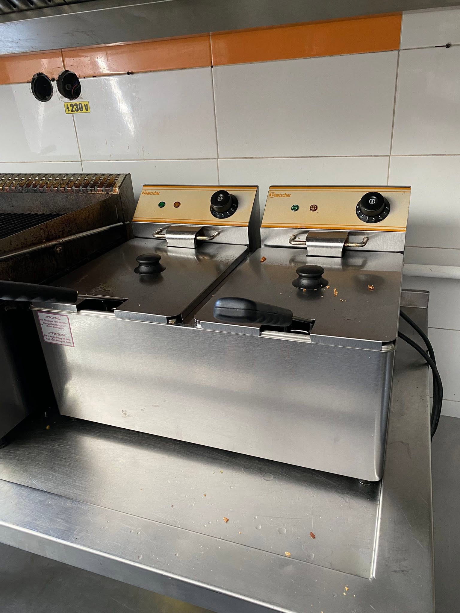 Friteuza Electrica Profesionala Dubla Bartscher – Capacitate Mare pentru Restaurant, Fast Food si Catering