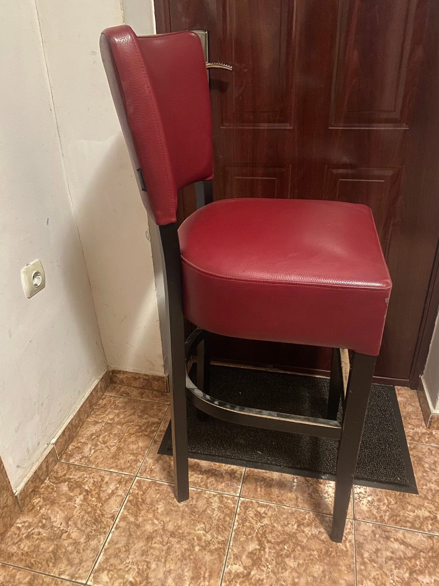 Scaun Bar Profesional HoReCa Tapitat – Ideal pentru Cafenea, Pub, Restaurant sau Hotel