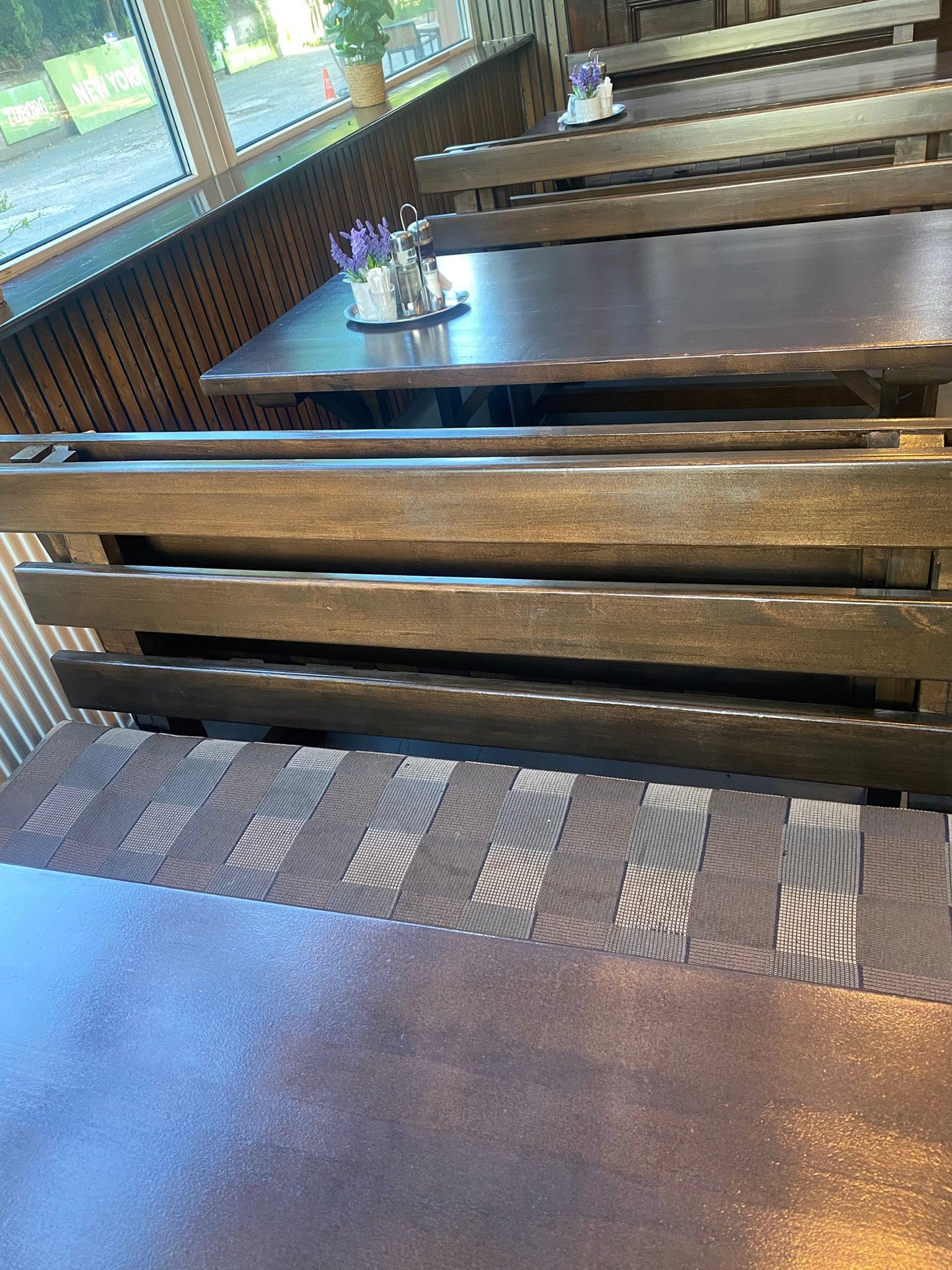 Set Banci si Masa Restaurant, Terasa sau Pensiune – Mobilier Profesional HoReCa