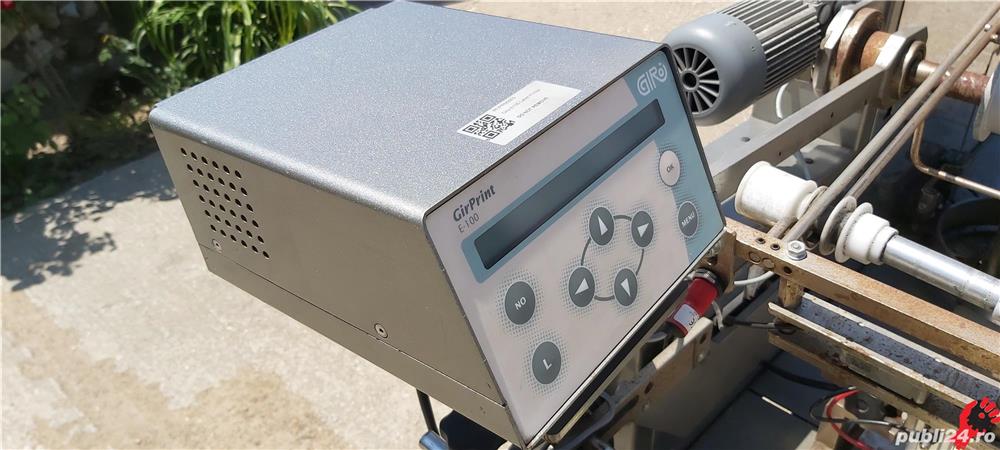 Masina automata pentru ambalarea fructelor si legumelor in plasa cu aplicare eticheta