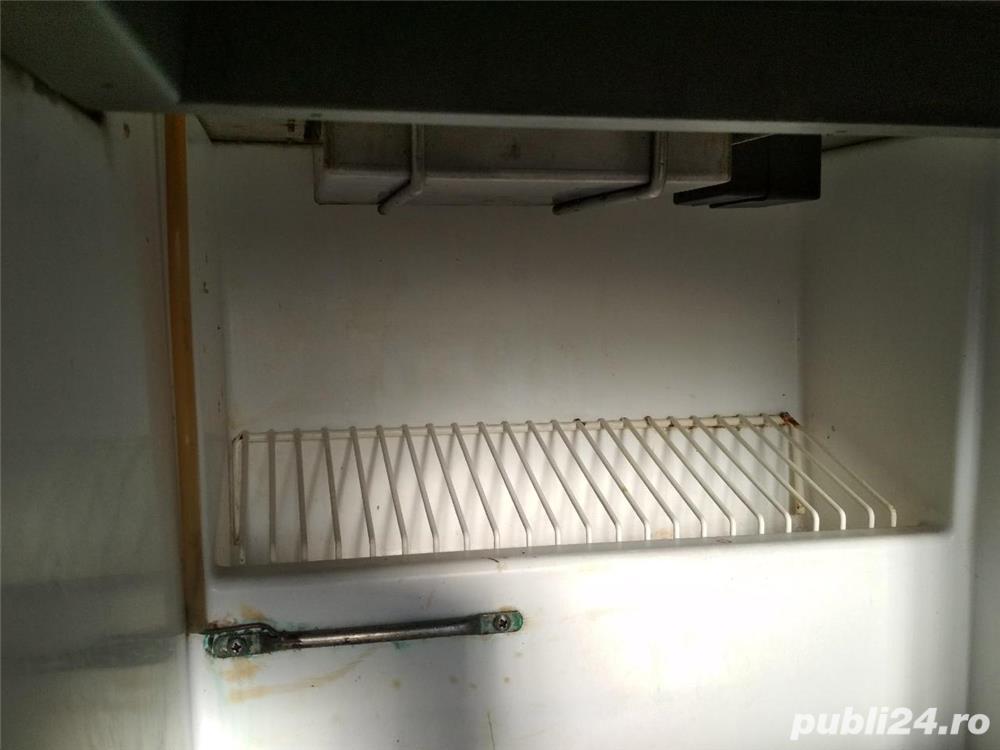 Aparat profesional pentru producerea cuburilor de gheata - ideal pentru restaurante si baruri