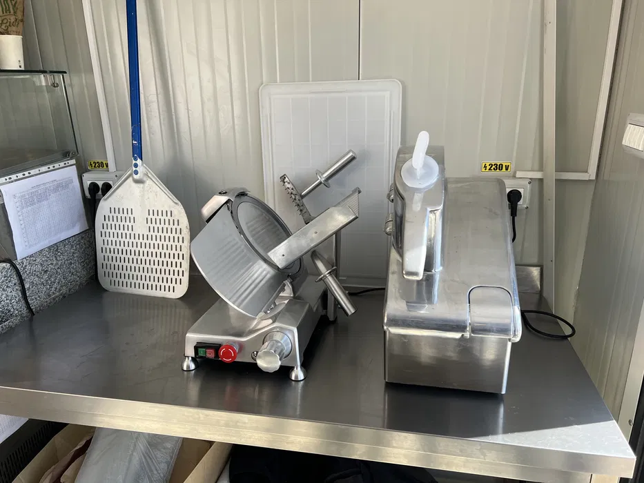 Container pizzerie complet echipat – cuptor pe lemne și gaz + echipamente profesionale - Imagine 3