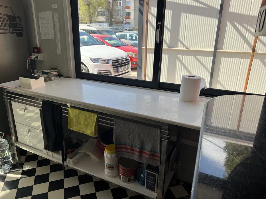 Container modular HoReCa complet utilat – ideal pentru pizzerie, fast-food sau street food - Imagine 2