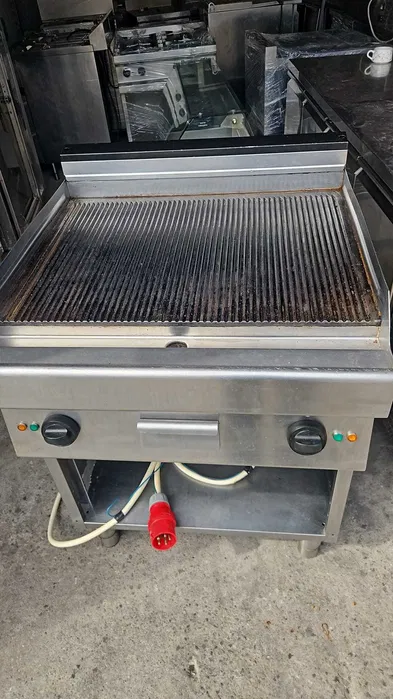 Grill profesional electric striat - Linia 700 | 800 x 700 mm | Fabricat in Italia | Garantie 6 luni