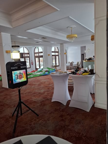 Cabina foto profesionala Photo Booth - Touchscreen, Canon DSLR, software cu licenta pe viata