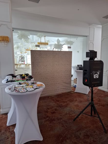 Cabina foto profesionala Photo Booth - Touchscreen, Canon DSLR, software cu licenta pe viata - Imagine 3