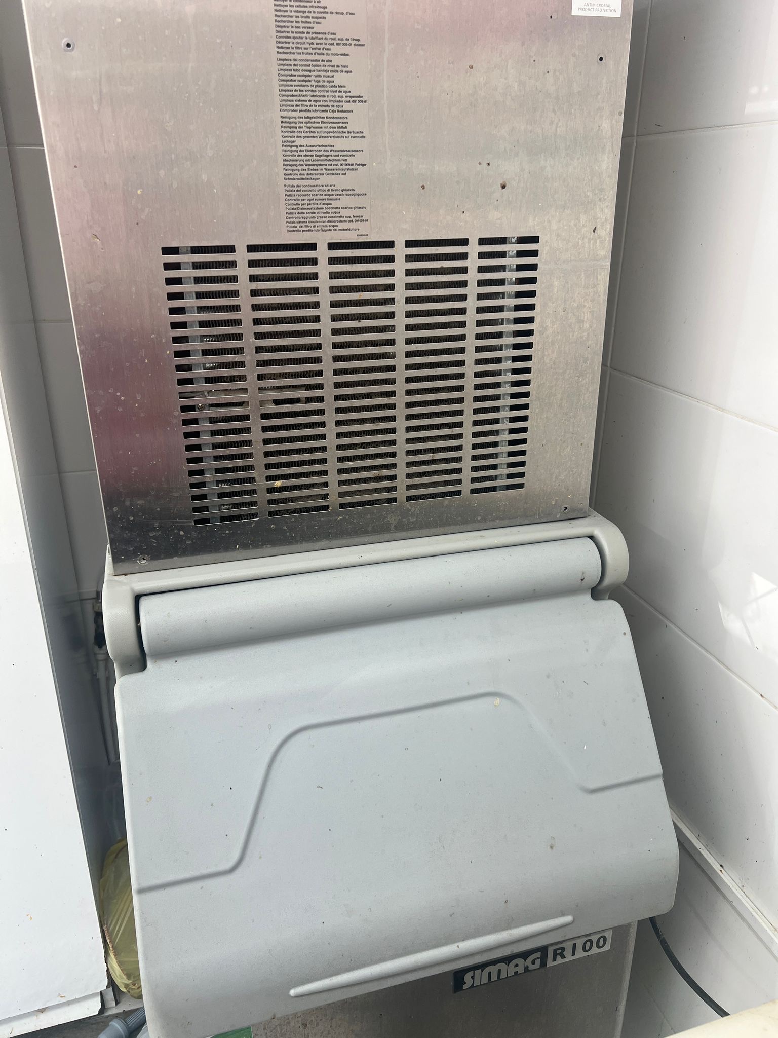 Mașină profesională de gheață SIMAG, producție 350 kg/24 h, buncăr R100, complet funcțională, testare la fața locului în Otopeni/Periș. Preț: 2.500 € negociabil.