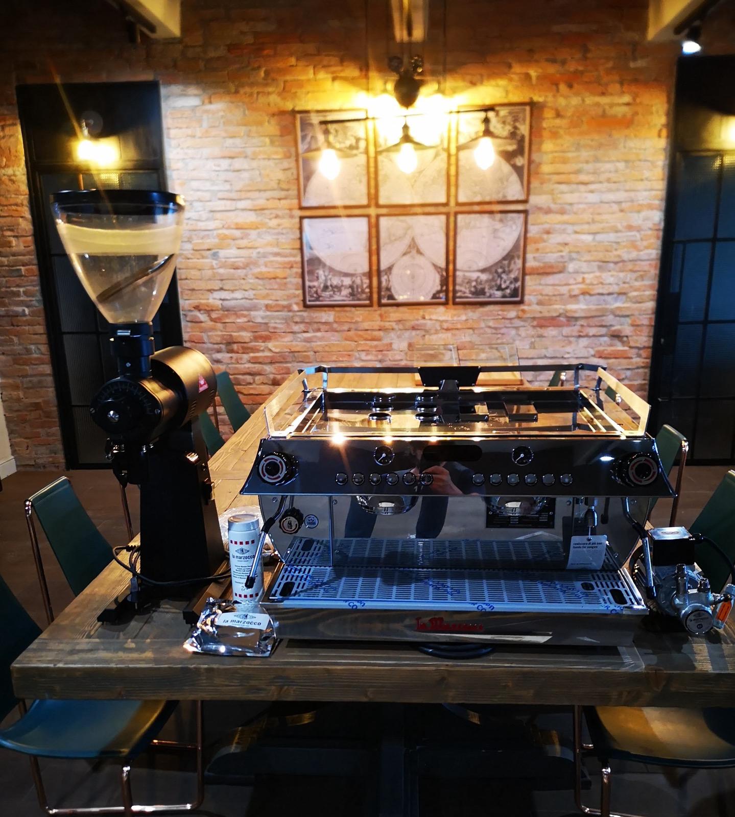 Inchiriere espressor La Marzocco GB5 cu 2 rasnite Mahlkonig - Imagine 5