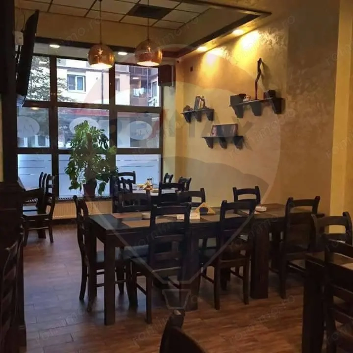 Spatiu comercial ultracentral de vanzare in Ploiesti - Ideal pentru pizzerie, restaurant, cafenea sau afacere HoReCa - Imagine 3