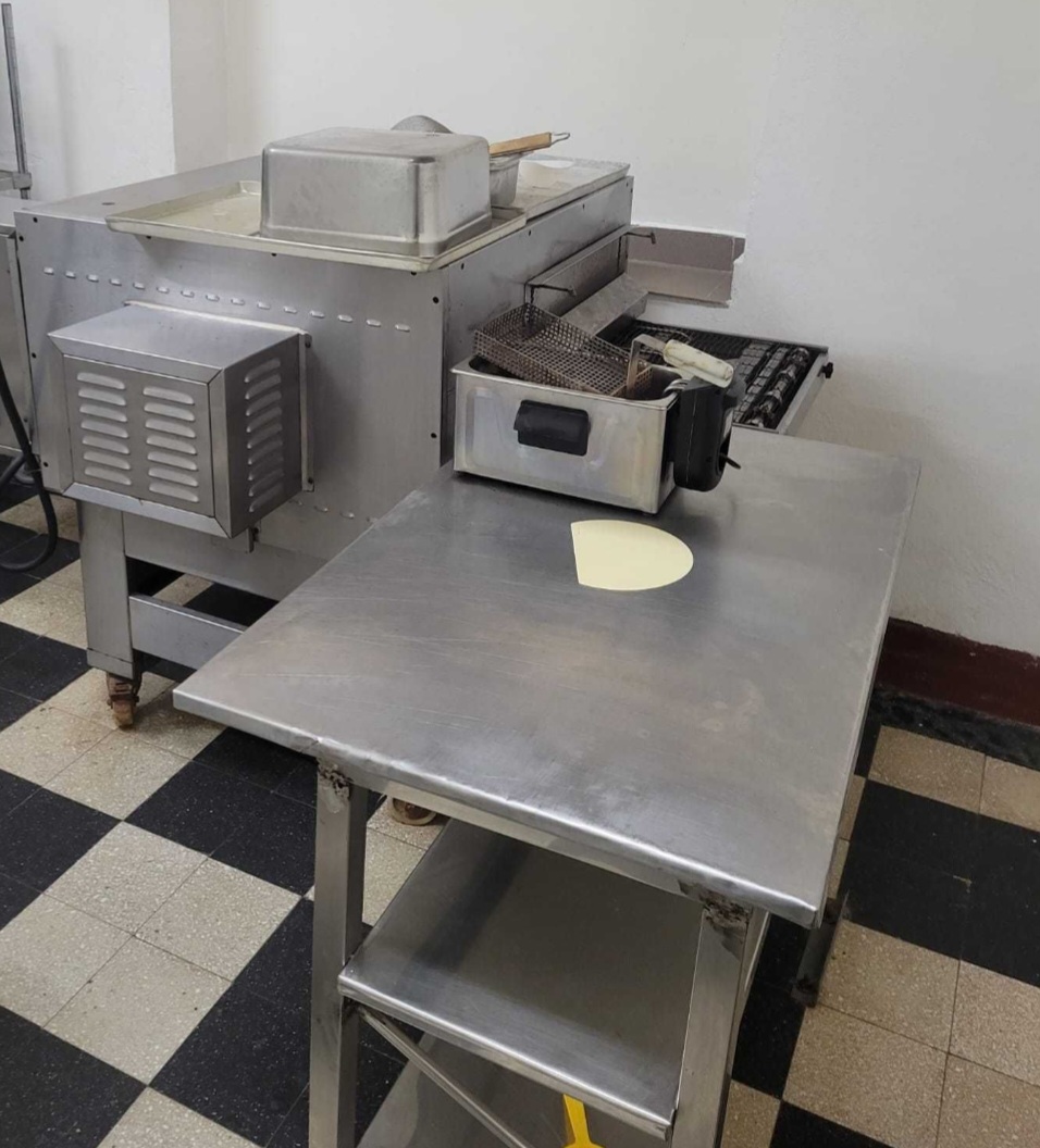 Echipamente covrigarie - Linie completa productie covrigi – masina format, cuptor Zanolli, malaxor, friteuza si mobilier inox - Imagine 4