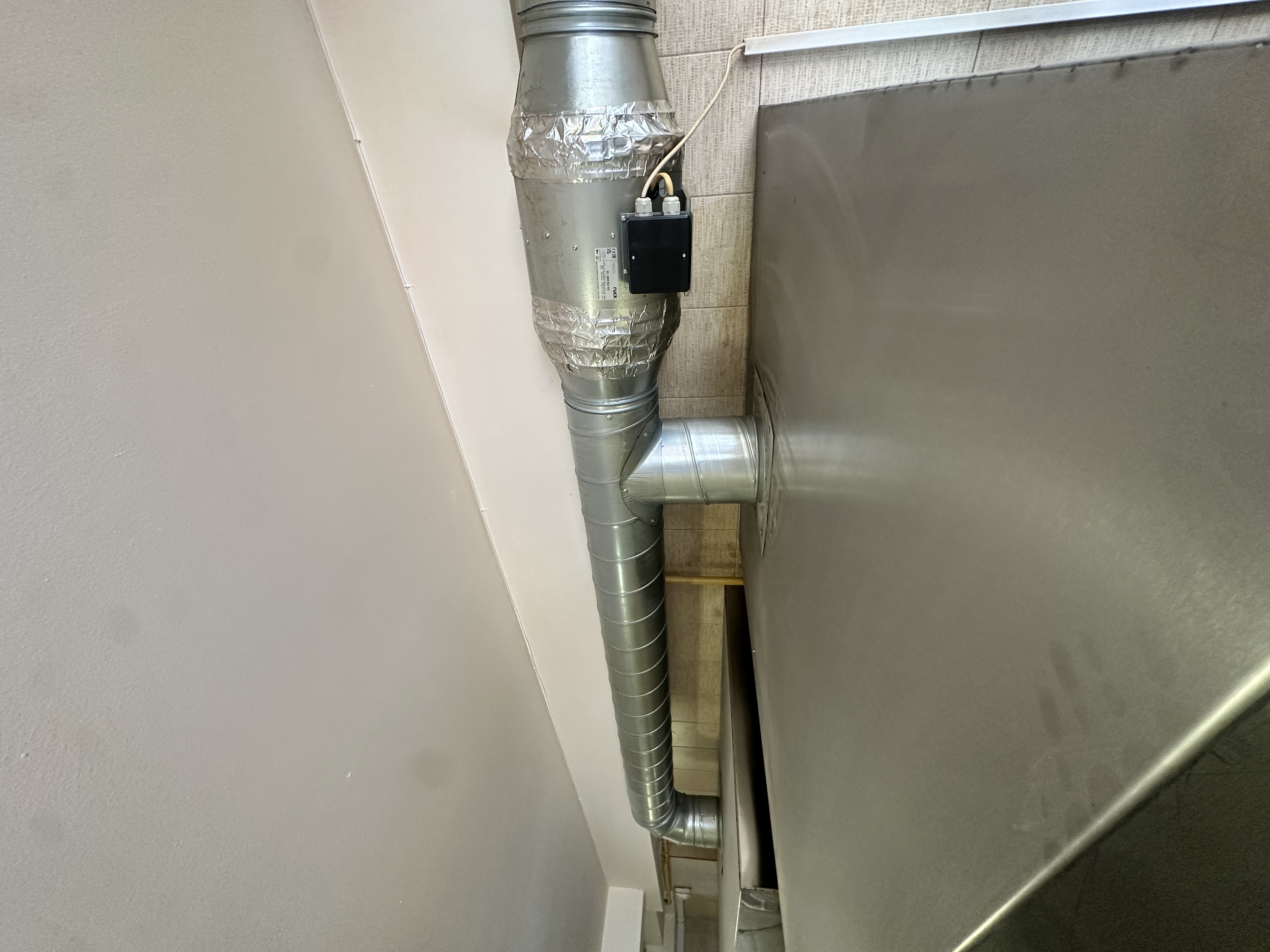 Hotă profesională cu motor - inox cu motor si tubulatura completa – set 2 hote pentru restaurante, pizzerii si bucatarii HoReCa