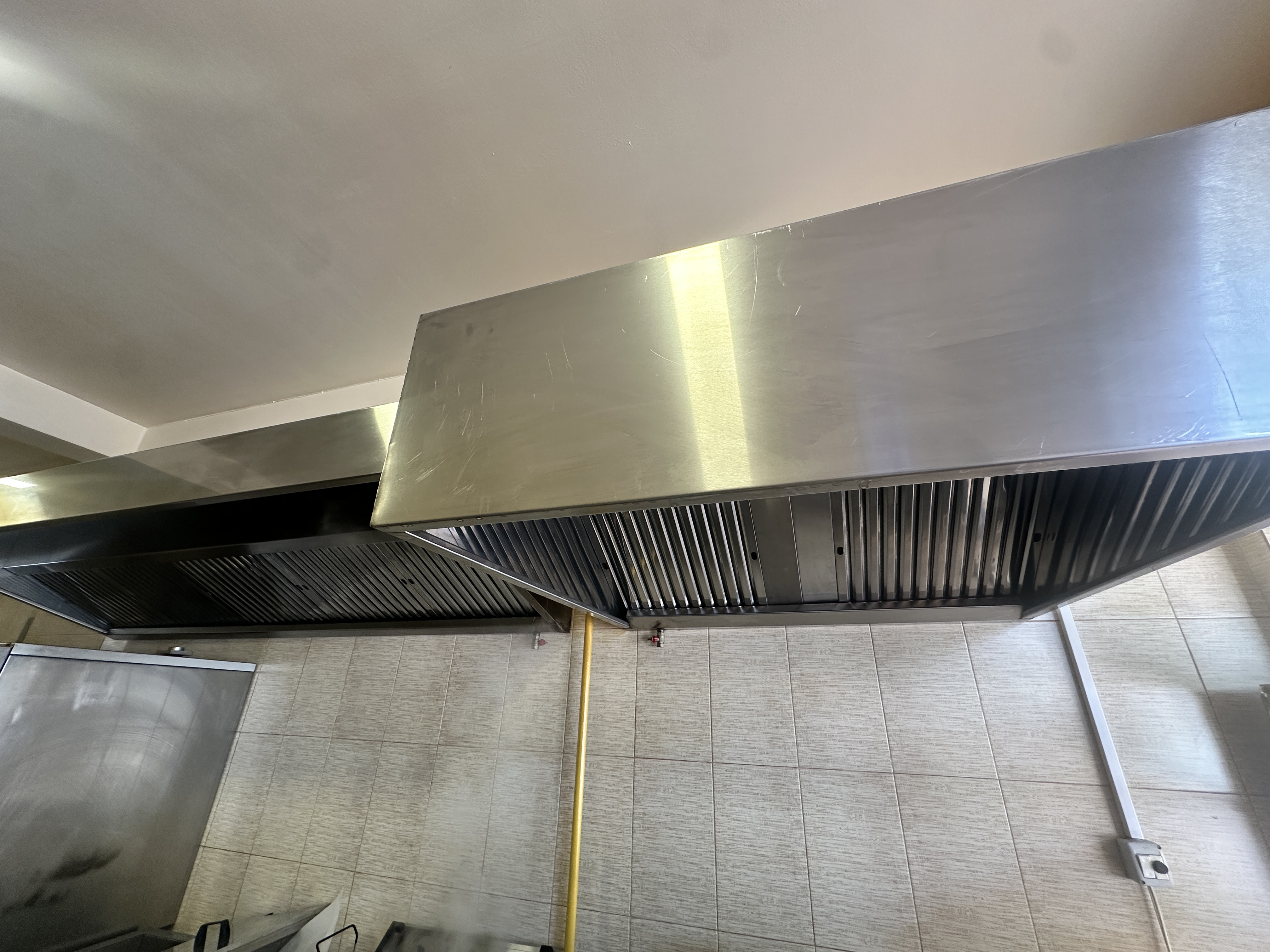 Hotă profesională cu motor - inox cu motor si tubulatura completa – set 2 hote pentru restaurante, pizzerii si bucatarii HoReCa - Imagine 2