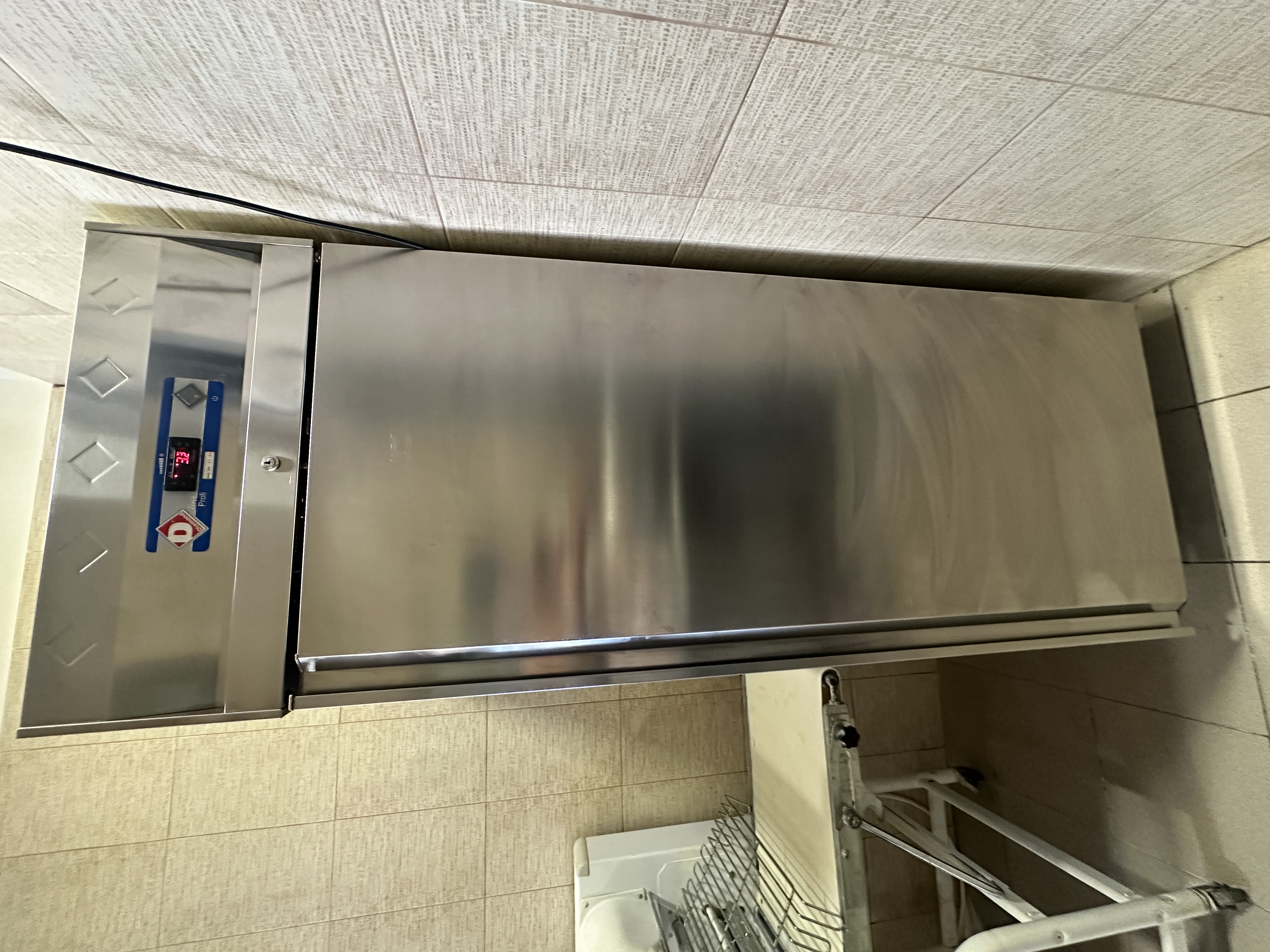 Frigider Profesional - Frigider profesional inox pentru HoReCa – refrigerare eficienta, ideal pentru restaurante, pizzerii si laboratoare alimentare