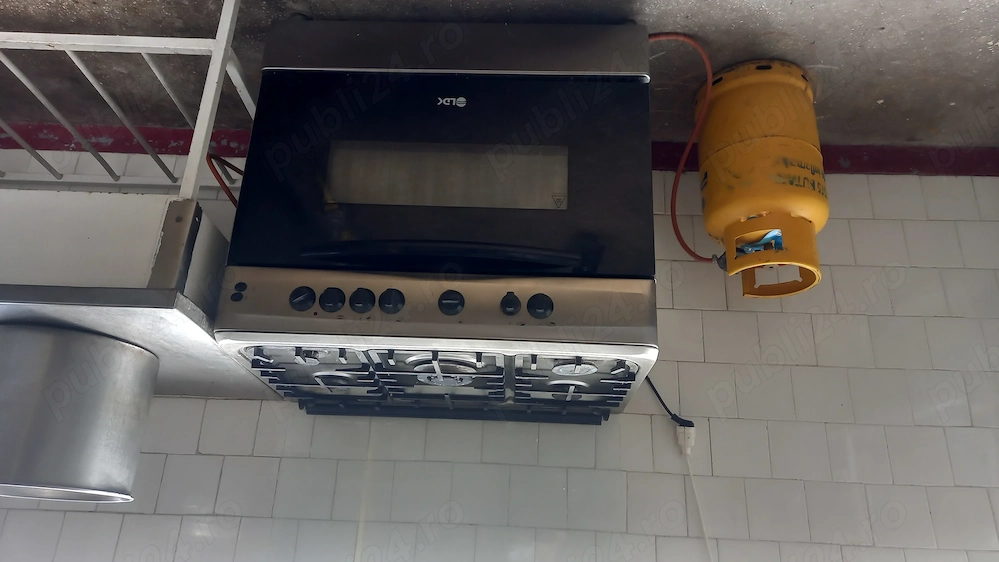 Cuptor profesional de gatit cu plita pe gaz 5 arzatoare si cuptor electric pentru restaurante HoReCa
