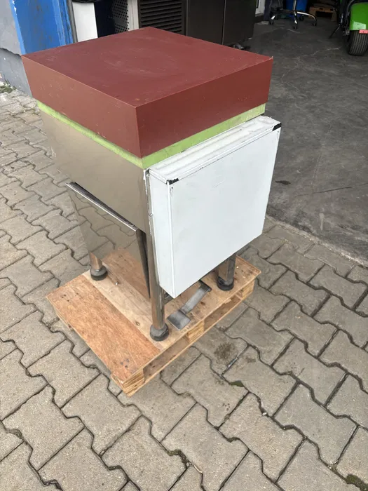 Butuc macelarie profesional cu blat din polipropilena si suport inox pentru macelarie, carmangerie si HoReCa