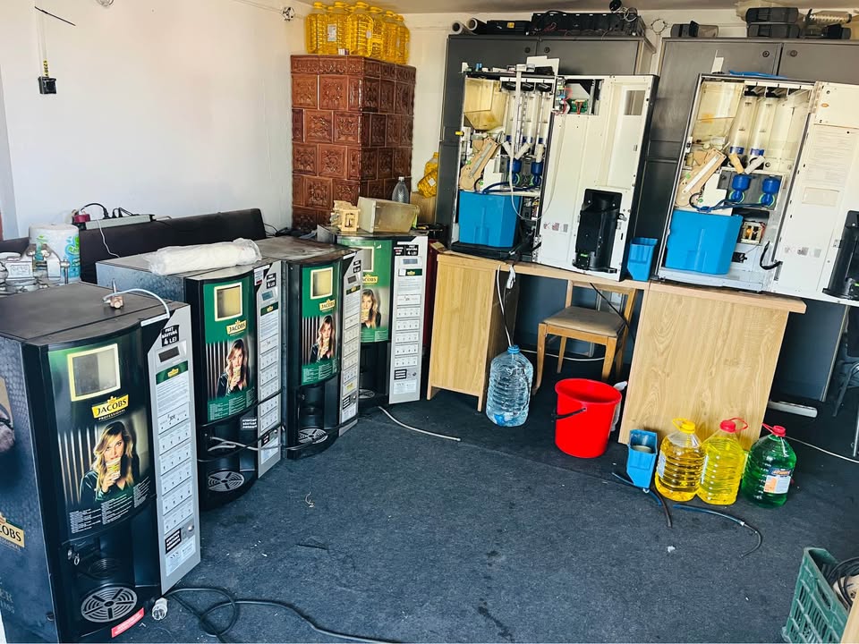 Automat cafea profesional Wittenborg 7100 Plus reconditionat pentru birouri si HoReCa - Imagine 2