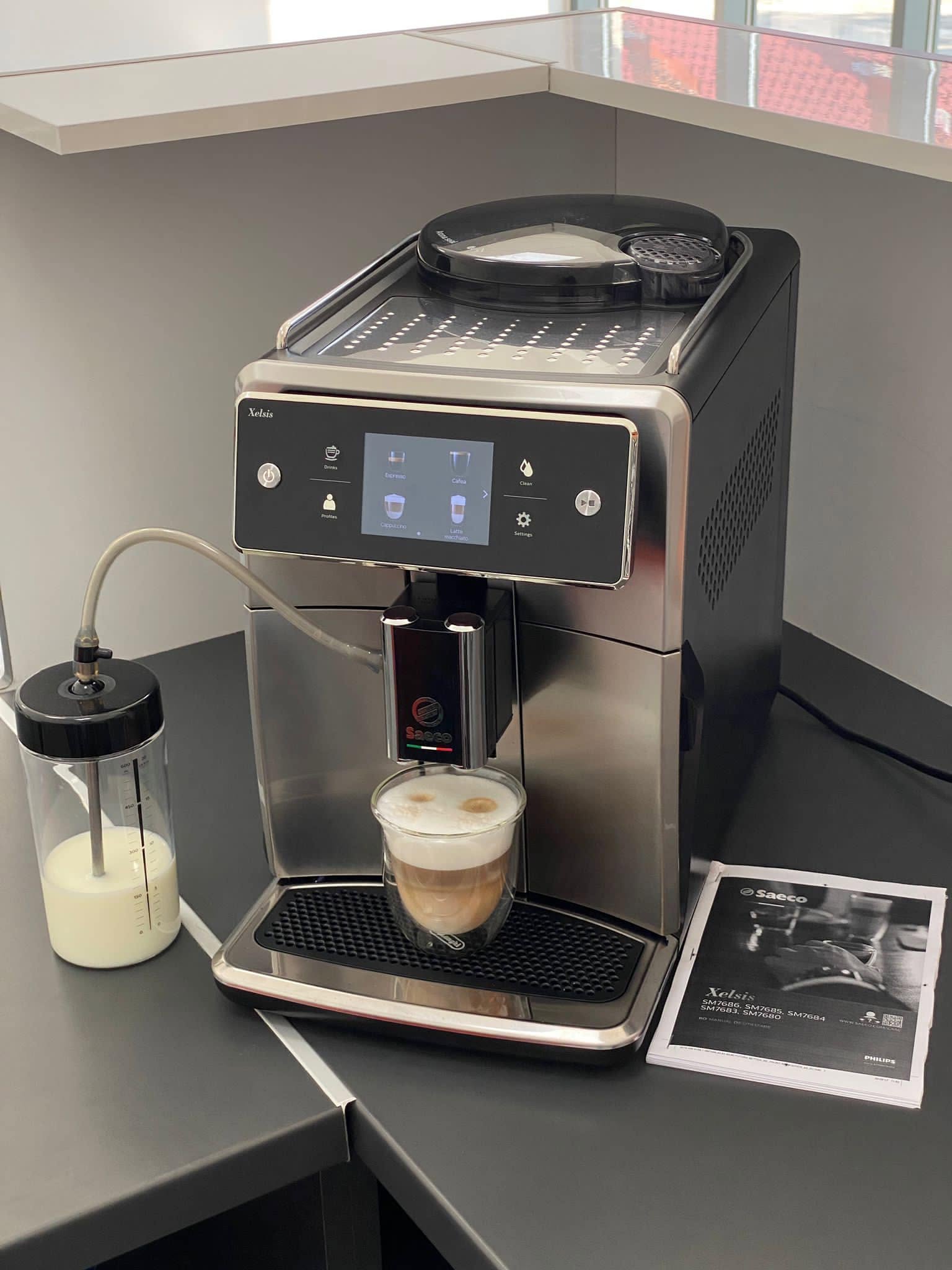 Automat cafea profesional Saeco Xelsis, Rheavendors Cino XS si Necta Kikko - automate cafea second hand