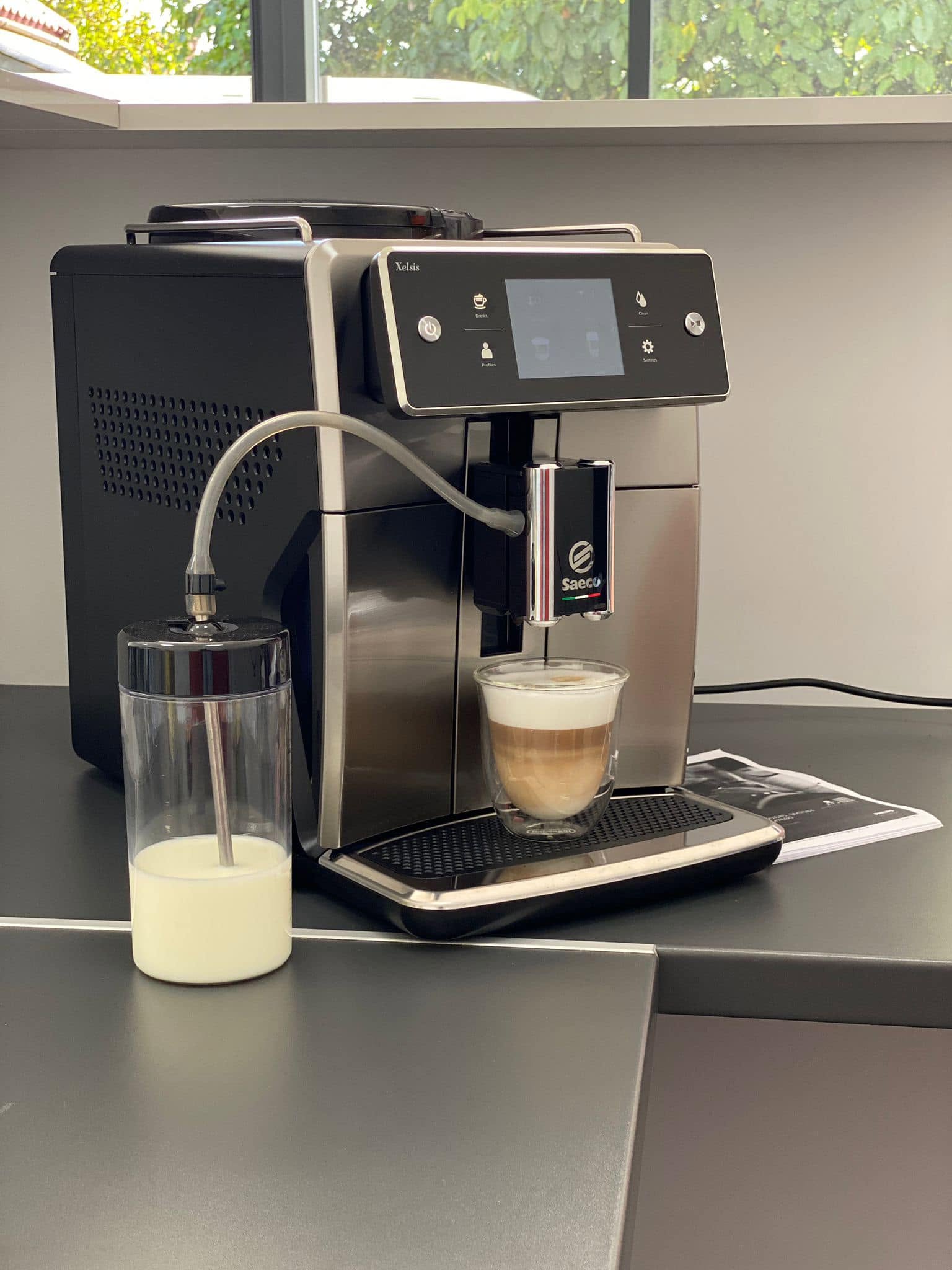 Automat cafea profesional Saeco Xelsis si automate Selecta second hand