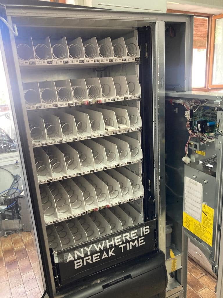 Automat cafea second hand si automat snack profesional - automate vending complete