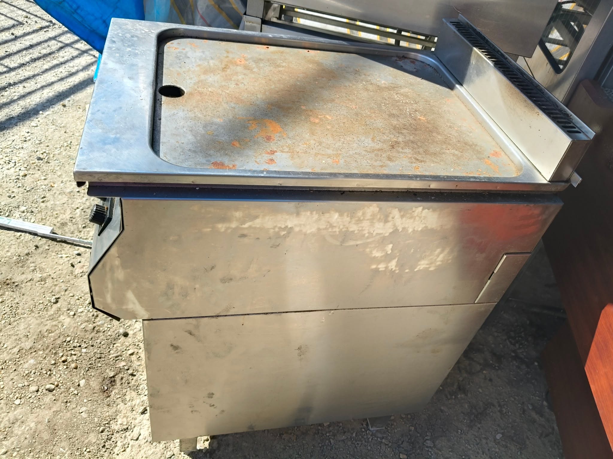 Plita profesionala grill Fry Top pe gaz – placa neteda din otel, ideala pentru restaurante si fast-food