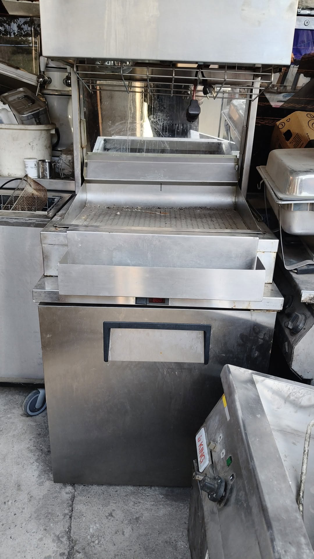 Vitrina calda profesionala cu baza refrigerata – inox, ideala pentru fast-food, rotiserii si restaurante
