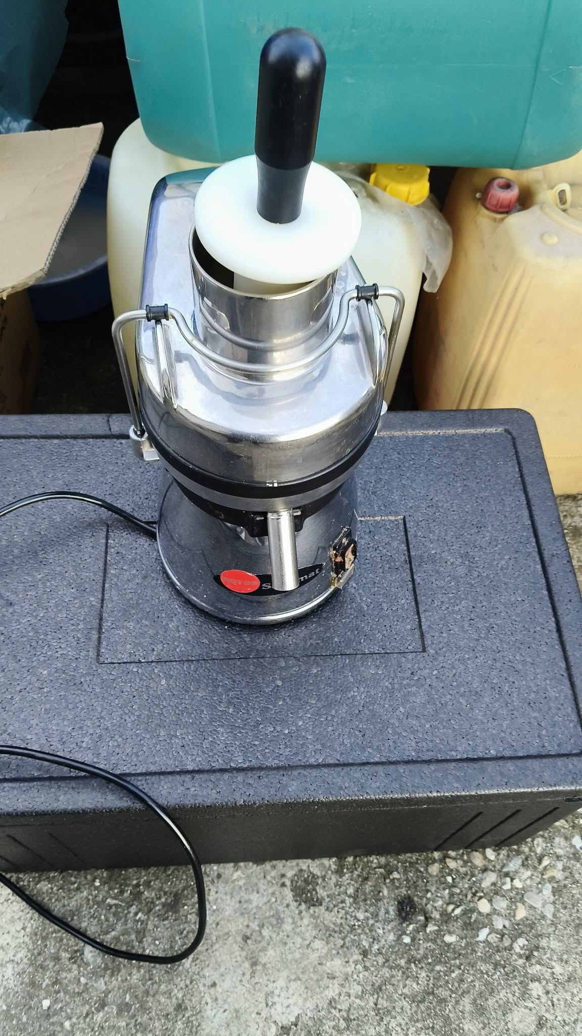 Storcator profesional de fructe si legume Santos – extractor suc HoReCa