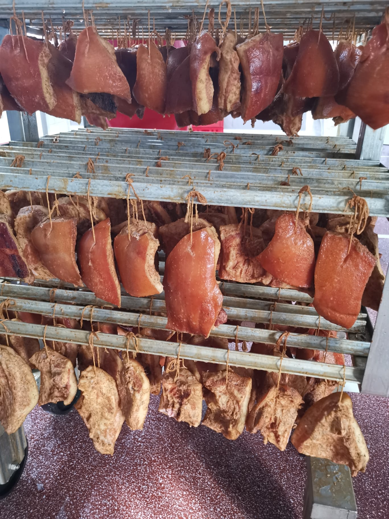 Sorici si specialitati din porc pentru HoReCa – restaurante, catering si magazine alimentare