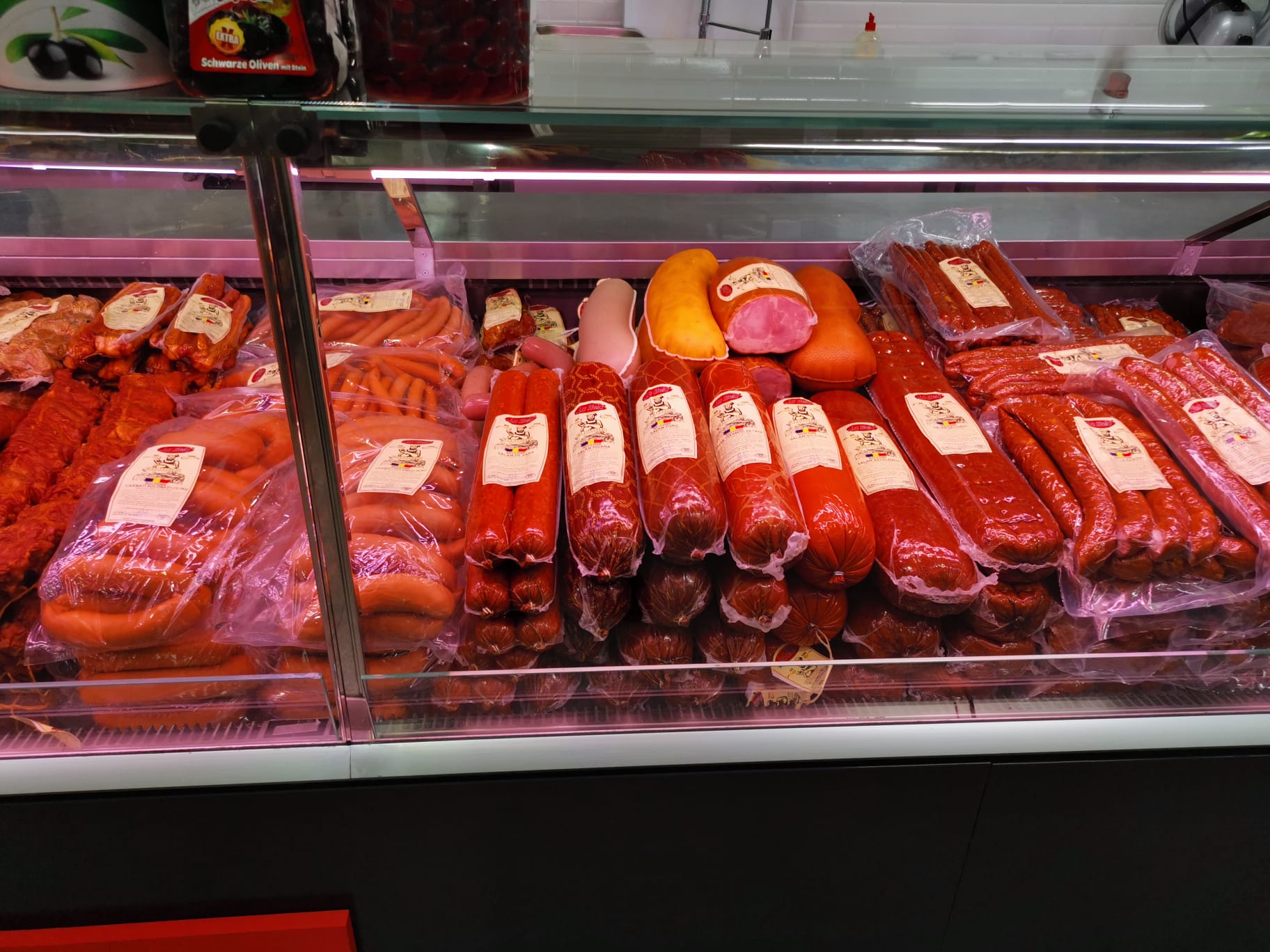 Mezeluri si produse traditionale din carne pentru HoReCa – restaurante, hoteluri, catering si magazine alimentare