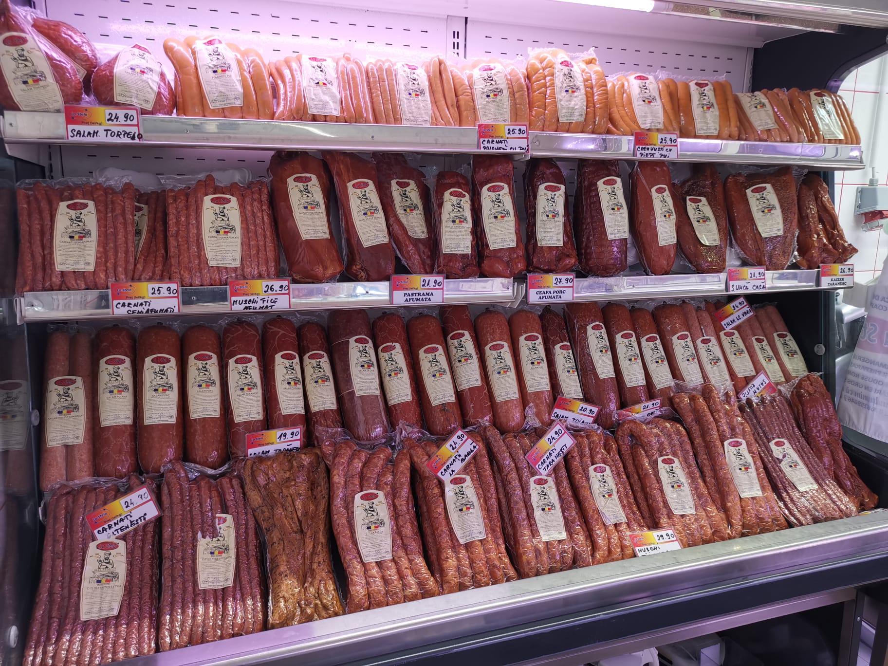Mezeluri traditionale si afumaturi artizanale – productie proprie pentru HoReCa si magazine