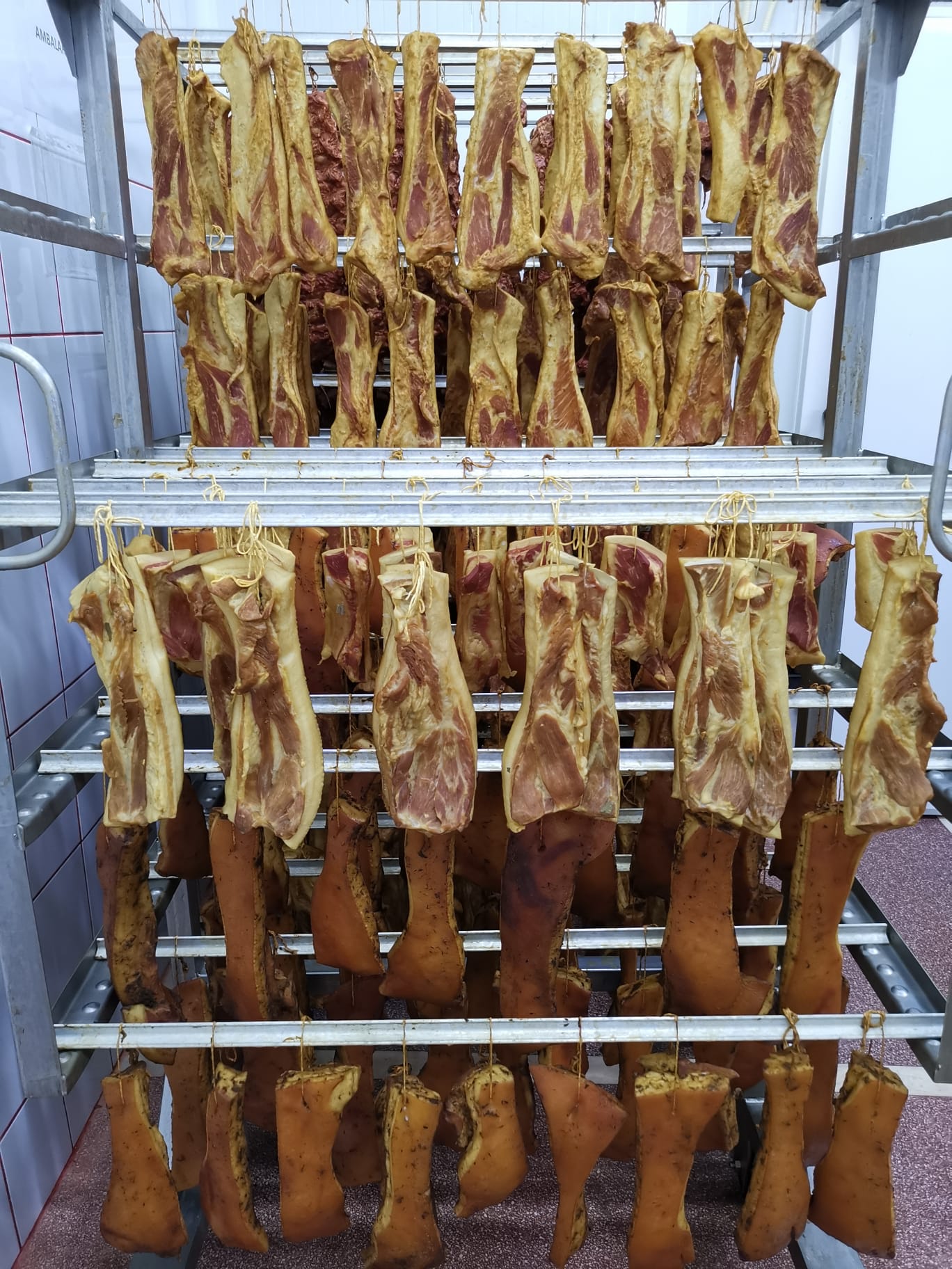 Costita afumata traditionala – productie proprie pentru HoReCa, magazine si distribuitori