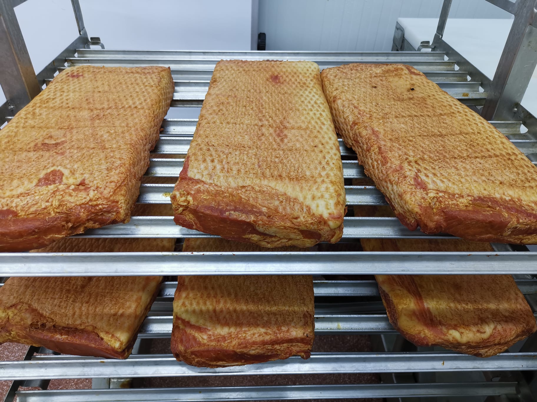 Slanina afumata cu sorici – productie proprie pentru HoReCa, magazine si distribuitori muschiulet