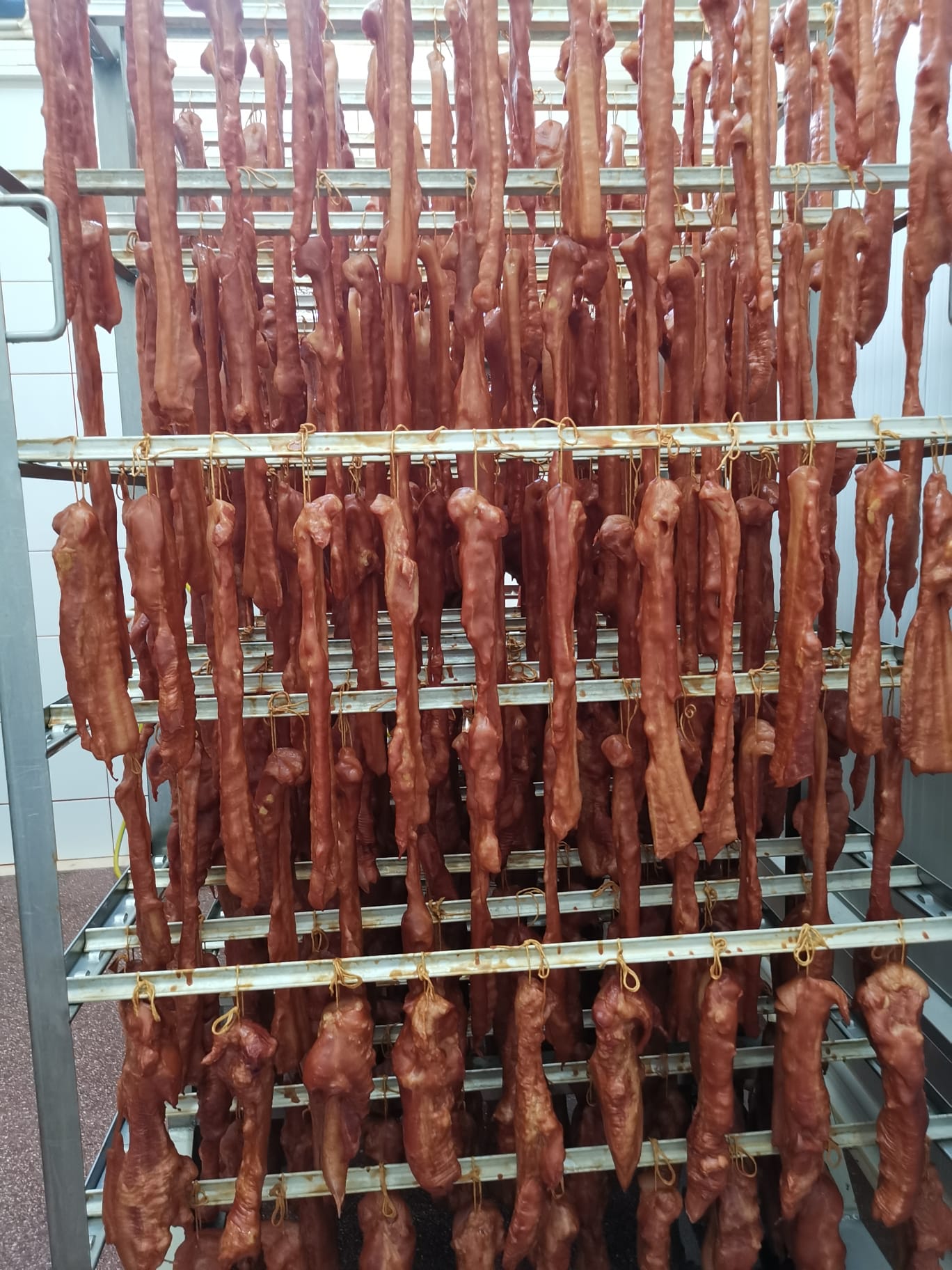 Sorici afumat, urechi si preparate traditionale din porc pentru HoReCa - producator carne si afumaturi