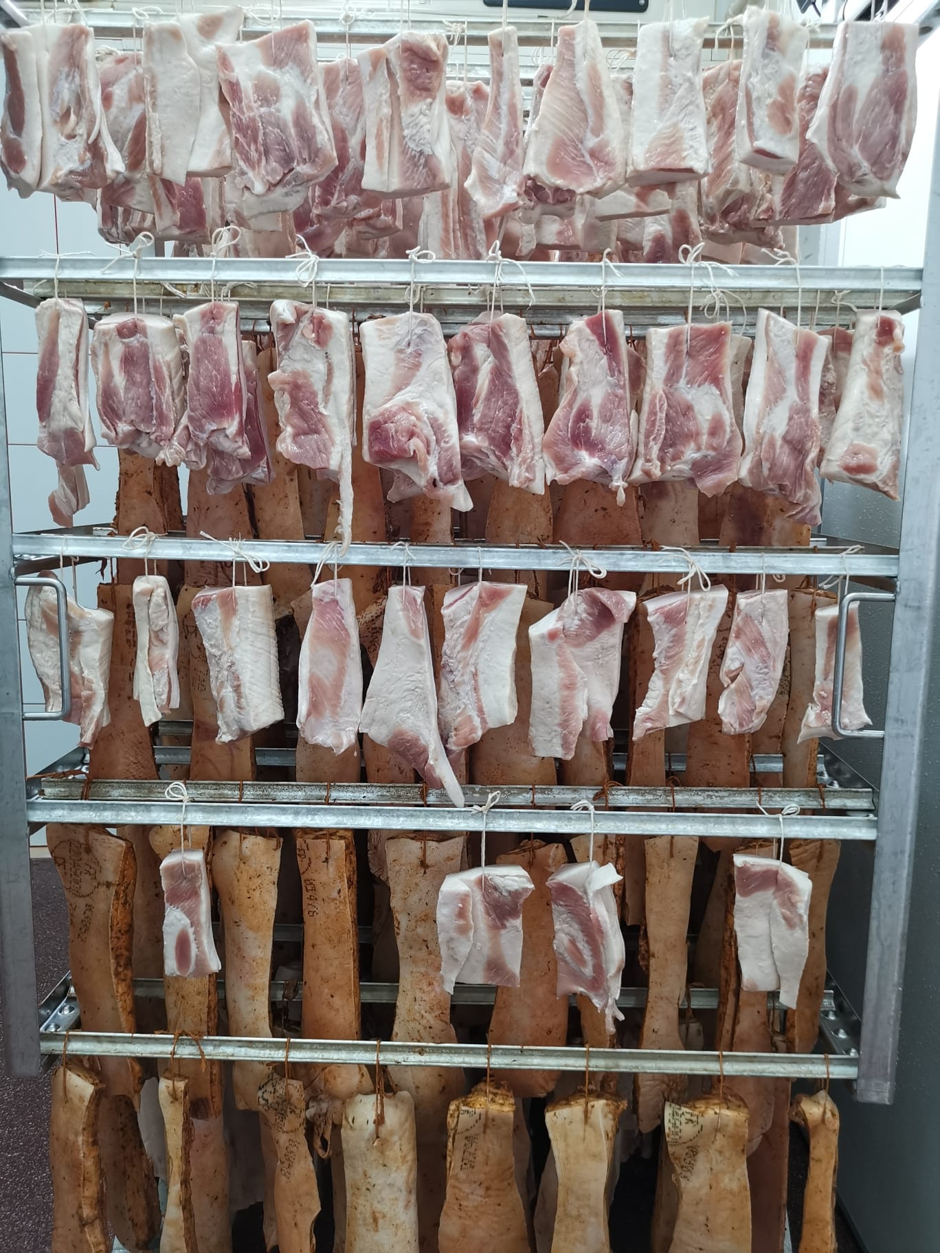 Slanina proaspata pentru afumare si procesare - furnizor materii prime pentru HoReCa si macelarii