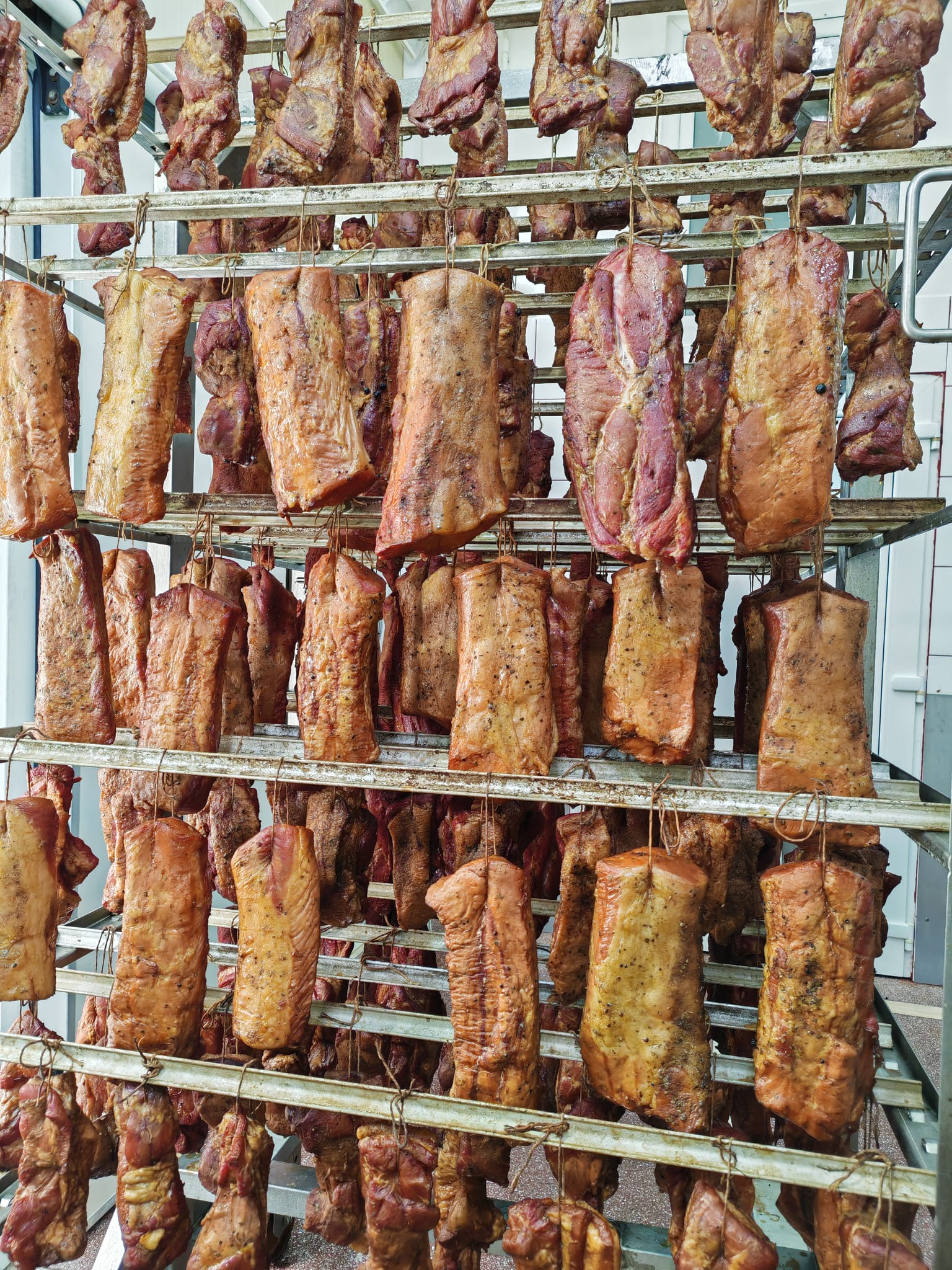 Piept de porc afumat si bacon premium pentru HoReCa - producator preparate traditionale