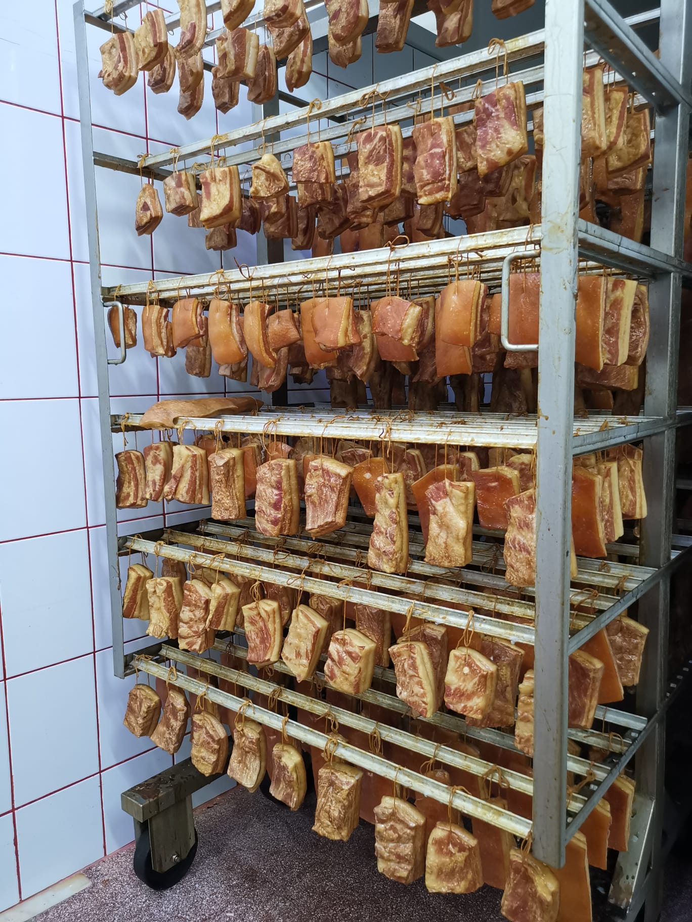 Slanina afumata traditionala pentru HoReCa - slanina de porc afumata productie proprie
