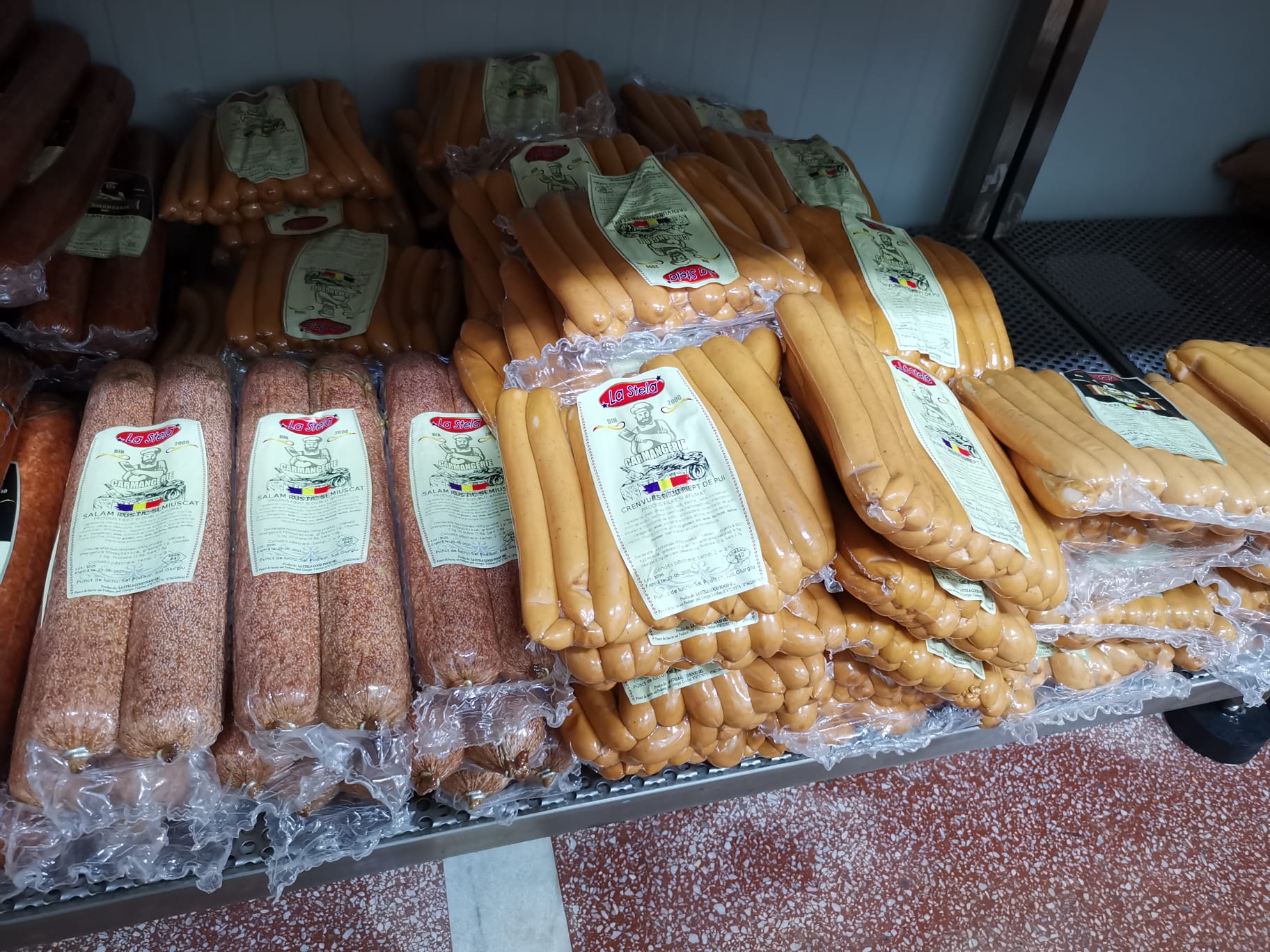 Crenvursti din carne productie proprie - pentru restaurante, fast-food si HoReCa