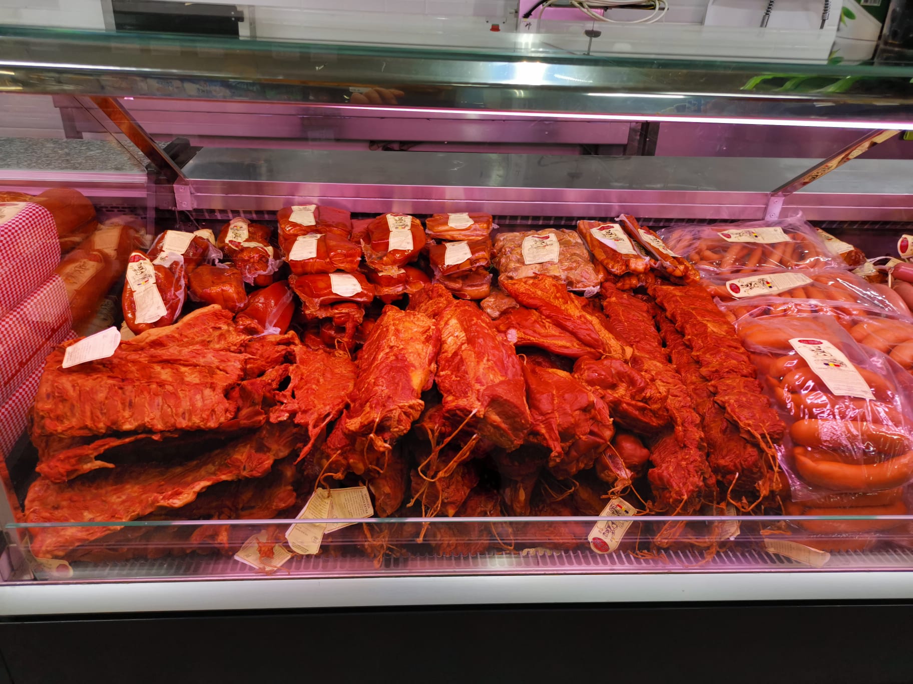 Carne afumata productie proprie - muschiulet, coaste, carnati si preparate traditionale pentru HoReCa