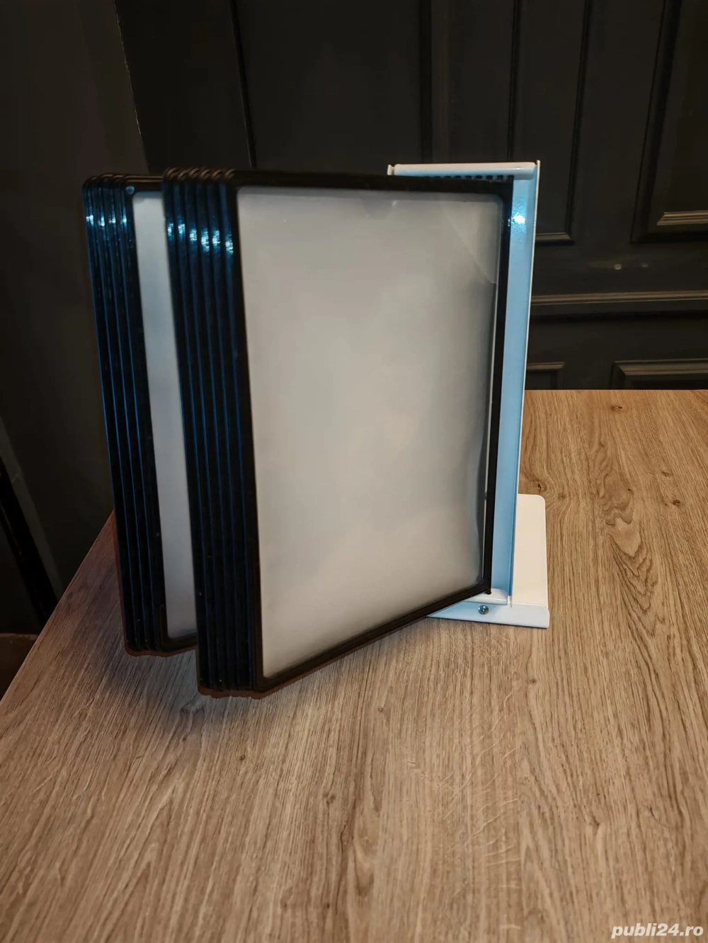Vand Display birou cu 10 buzunare A4, negru – suport pentru afisare meniuri, oferte si informatii - Imagine 4