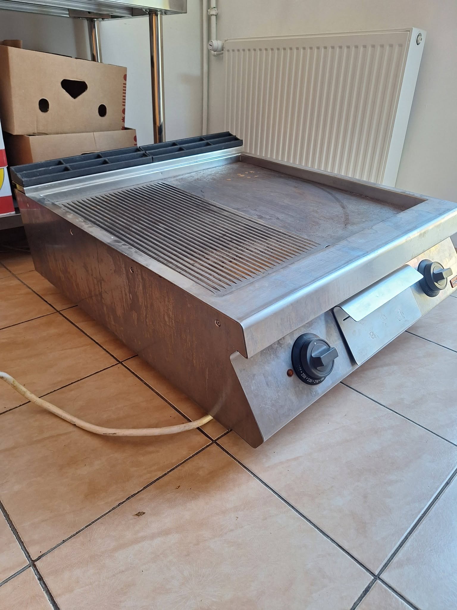 Plita Grill Profesionala Modular Italy 380V - Suprafata Neteda si Striata, Model de Banc, Inox Profesional - Imagine 2