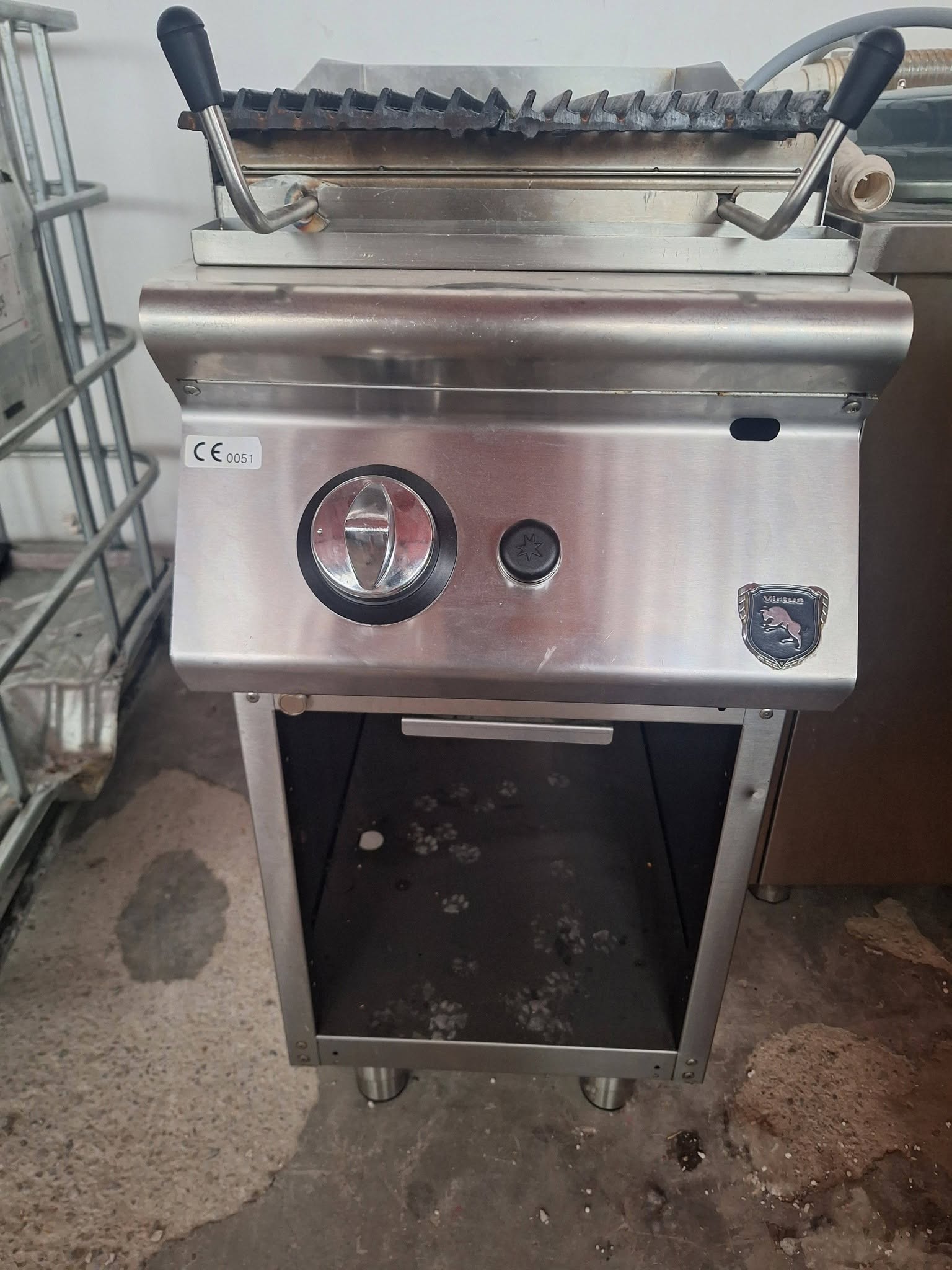 Grill Profesional cu Roca Vulcanica Virtus 40/70 pe Gaz - Fonta Grea, Aproape Nou