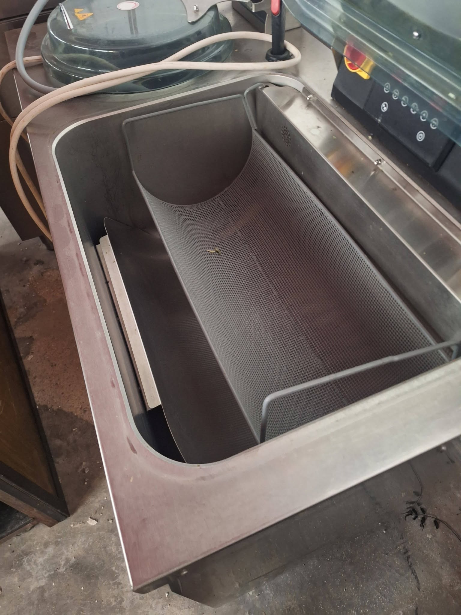 Masina Industriala Profesionala pentru Spalat Legume si Fructe cu Uscare Centrifugala - Aproape Noua - Imagine 2