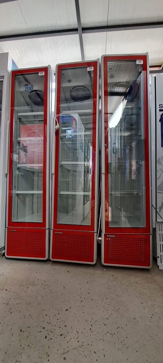 Vitrina Frigorifica Verticala Klimasan cu Usa din Sticla - Ideala pentru Bauturi, Magazine si HoReCa