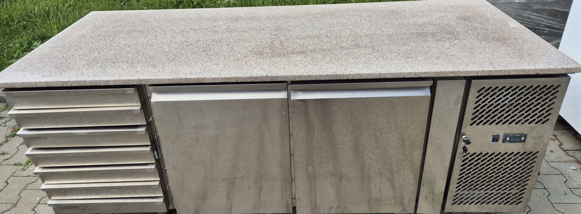 Masa Refrigerata Profesionala pentru Pizza cu Blat din Granit - 2 Usi, 7 Sertare GN, Inox - Imagine 3